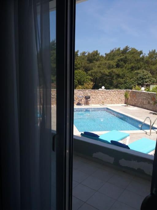 Greek Style Ground Floor Apartment & Pool Ialysós Eksteriør bilde